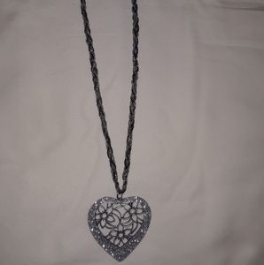 TILLYS HEART NECKLACE